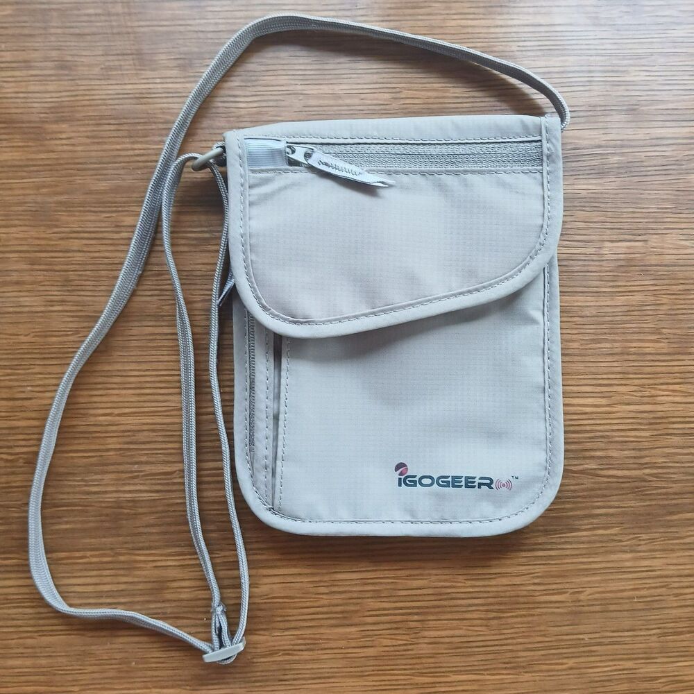 IGOGEER Deluze Neck Wallet RFID Blocking Travel Pouch Passport Holder Khaki